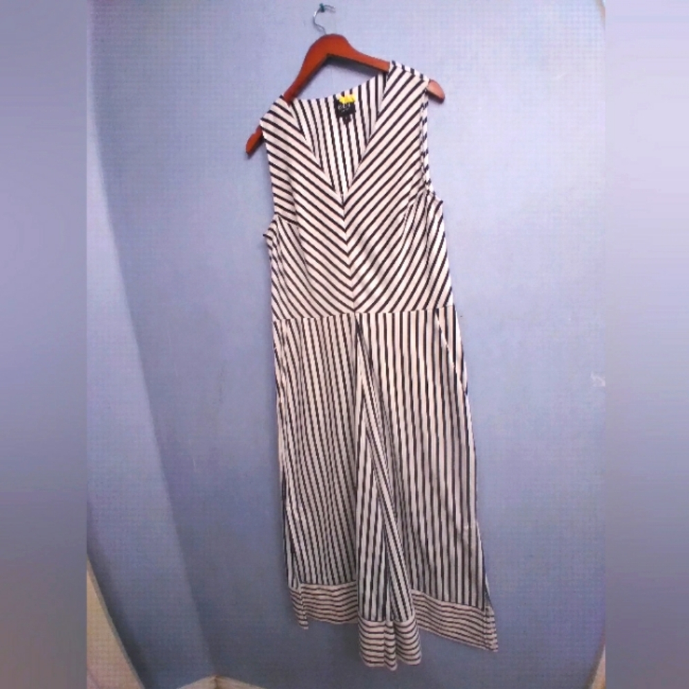 Elegant Striped Sleeveless Maxi Jumpsuit Black & White V-Neck Wide Leg Outfit
